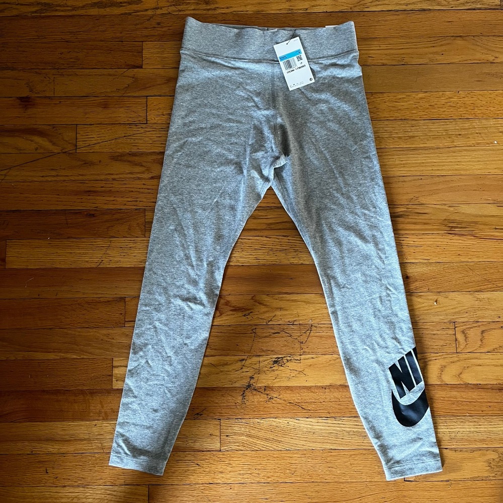 Nike NWT Women Gray Futura Logo Leggings Sportswear Tight Fit Medium CJ2297-063